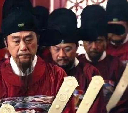The influence and role of the Donglin Party in Ming and Qing dynasties are different.
