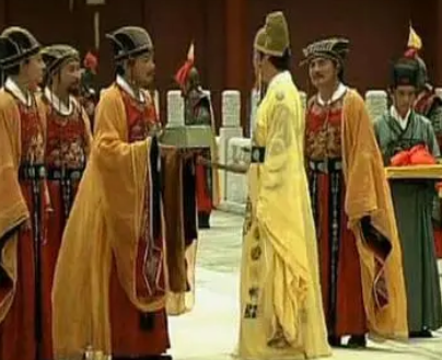 What period can the essence and influence of the dispute over the Ming Dynastys capital be traced back to?