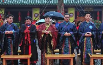 中国人见面礼仪的演变与内涵