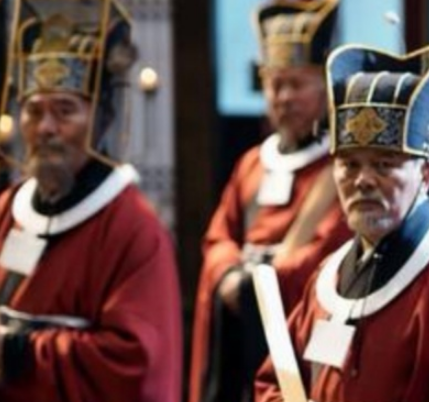 Salary of ancient officials and family livelihood: A historical perspective