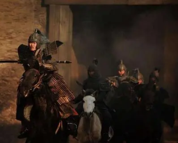 The rise and fall of power in the Three Kingdoms period and the contest of forces between Dong Zhuos troops