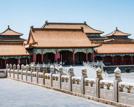 Couples living together in ancient royal palaces: causes and influence