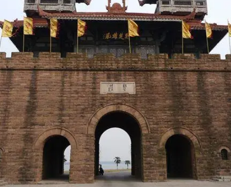 古代城门设计之智：为何城门向内开？