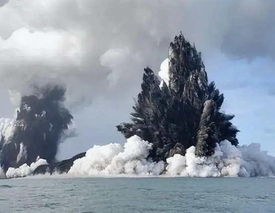 海底火山：海洋生态系统的热力引擎