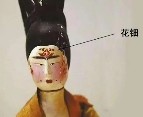 唐朝花钿的制作艺术