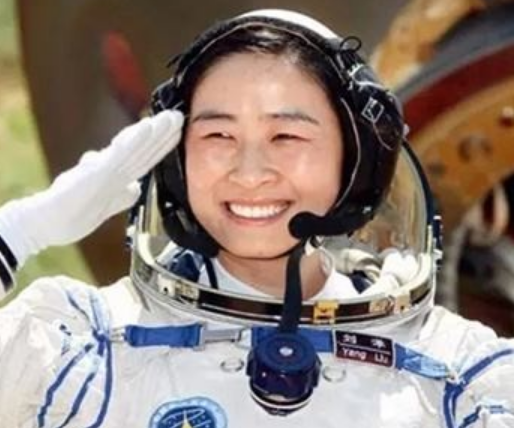 the first Chinese female astronaut to land on the moon