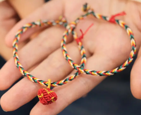 The emotional communication of the colorful ropes - the color language of the Dragon Boat Festival