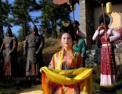 What was the tragic end of Yang Yuhuan at Mawei Post House, and how did she die?