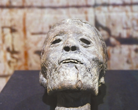 Exploring History: The Secret of Wang Mangs Skull and the Mind of an Emperor
