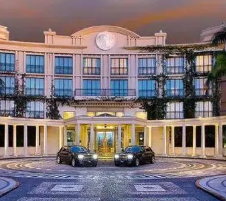 Exploring the Luxurious Journey at Hotel Le Blanc De Chinon in Paris
