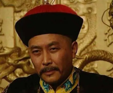 From Favorite Minister to Criminal Minister: Exploring the Rise and Fall of the Tombs of Ministers Around Yongzheng Emperor