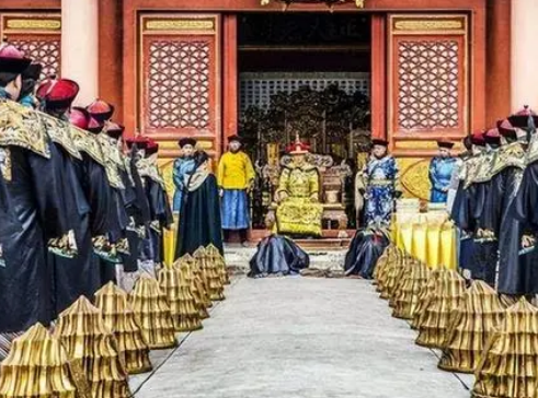 Analysis of the Qing Dynastys cabinet system and the responsibilities of cabinet scholars