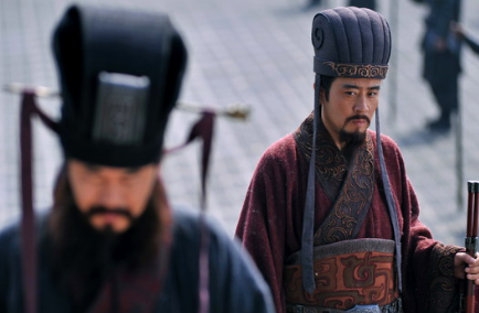 Why did Liu Bei let Cao Cao kill Lu Bu?