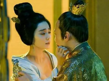 The Flaws and Charms of Yang Yuhuan: Emperor Li Longjis Unique Infatuation