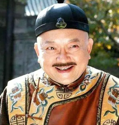 揭秘历史之谜：和珅的宠辱与贪污巨案