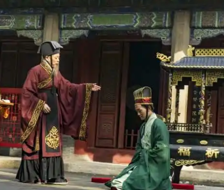 古代男子的冠礼仪：三次加冠与三顶帽子的不同含义