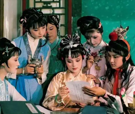 揭秘红楼梦主要讲述的是什么