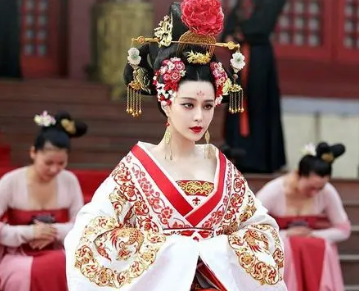 Unraveling the mystery of Empress Wu Zetians death: Did she die of natural causes or was she murdered?