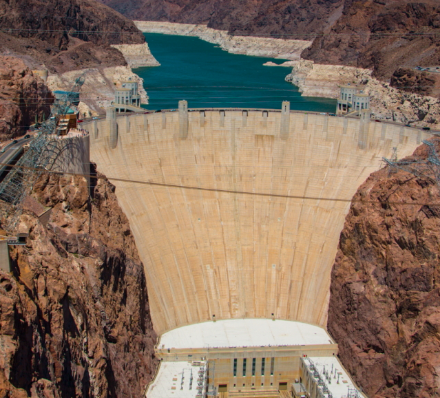 America considers damaging Hoover Dam: the need for ecological development