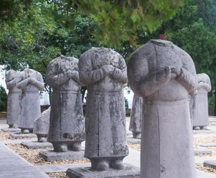 探秘武则天陵墓前的神秘石碑，石碑为什么会无头？