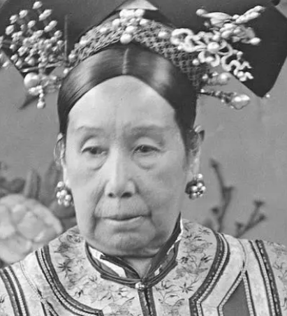 Empress Dowager Cixi: The Last Queen of the Qing Dynasty with Intertwined Intrigue and Controversy