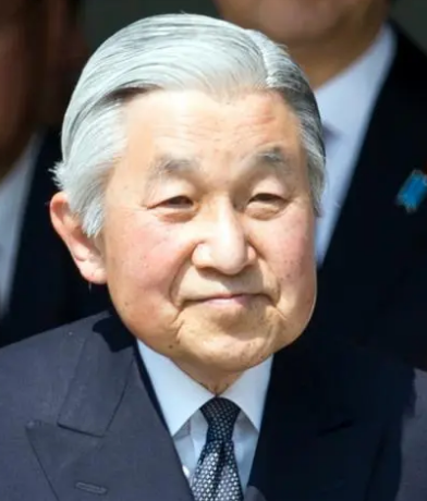 明仁天皇与美智子：日本皇室的传统与变革