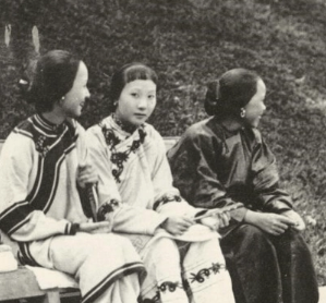 满族姓氏：探寻除了八大姓氏之外的丰富多样性