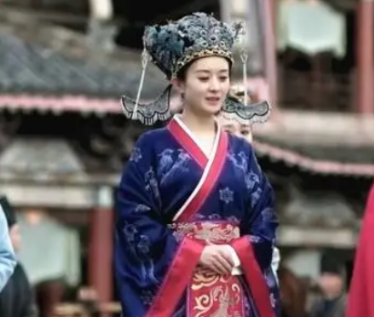 一品诰命夫人：古代官员妻子的尊荣封号