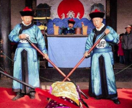 古代仗刑的残酷现实：贫困者的无奈与苦难