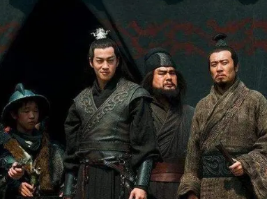 三国演义中的吕布：英勇与争议并存的传奇武将