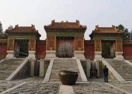 慈禧陵墓的悲剧：三度入棺的传奇故事