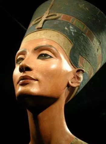 Queen Nefertiti of Egypt: An Exemplar of Ancient Art and Feminine Beauty