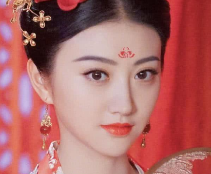 探秘古代妆容艺术——花钿的绘制与应用