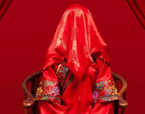 古代婚礼中的喜帕与喜婆：传统婚俗的象征与传承