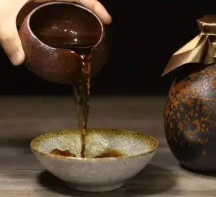 古代的酒到底多少度？为什么古人动不动喝好几坛都不会醉呢？