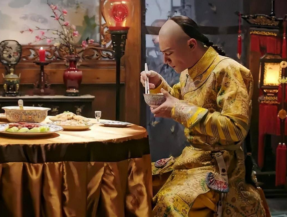 乾隆皇帝一天的作息安排：宫廷生活的细节