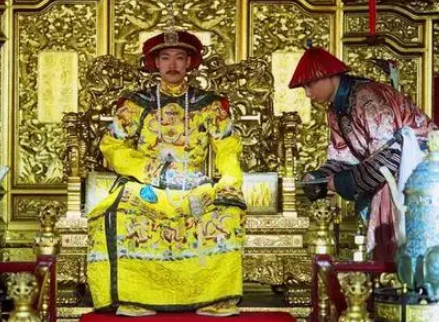 乾隆帝与嘉庆帝：和珅的命运与清朝反腐之路