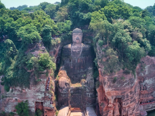 揭秘乐山大佛胸前山洞：1200年的谜团终被解开