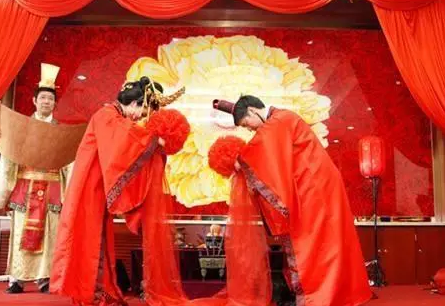 古代成亲讲究门当户对吗？