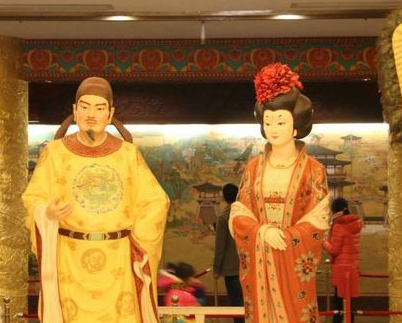 唐玄宗与唐肃宗同月亡故：一个历史巧合的探讨