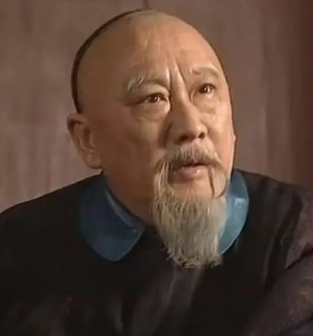 权力与忠诚：探索佟国维与索尼的复杂关系
