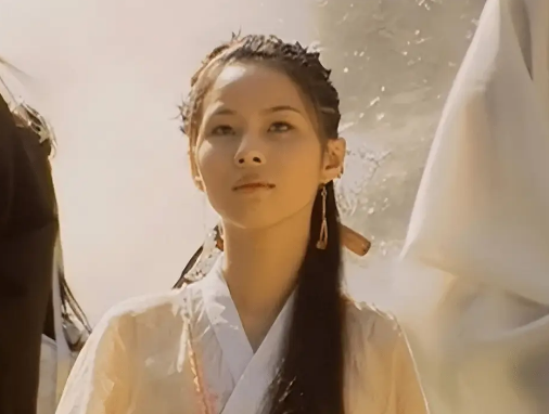 黄衫女与张无忌：武侠世界的情感纠葛