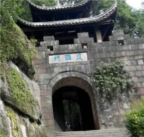 钓鱼城之降：坚守与投降之间的历史抉择