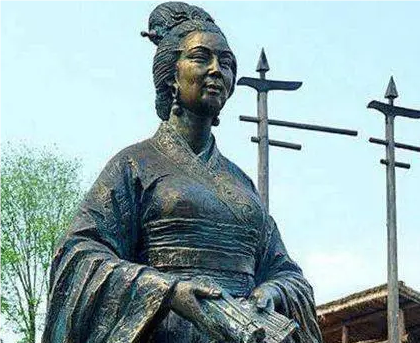 巴清的生平：神秘女性的私生活之谜