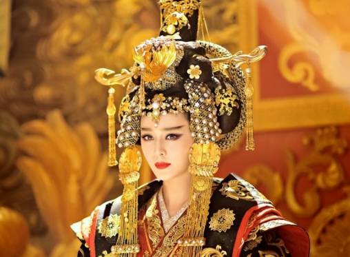 时代错位：武则天与李白的历史探讨
