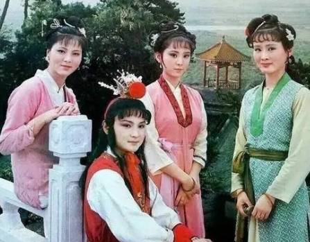 红楼梦：封建社会的缩影与人性的悲歌