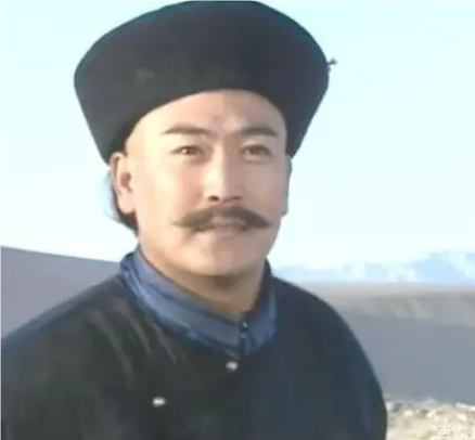武侠世界中的高手对决：张召重与无尘之间的实力较量