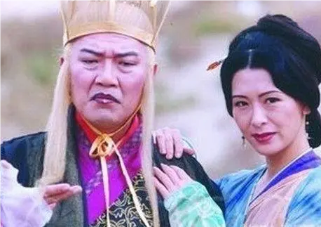 宫廷权力的较量：万贵妃与客氏的影响力分析