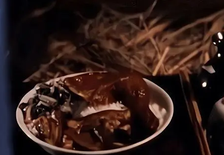 古代断头饭中的肉块含义探究