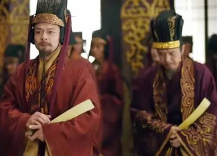 尊严与忠诚：大臣磕头谢恩的终章